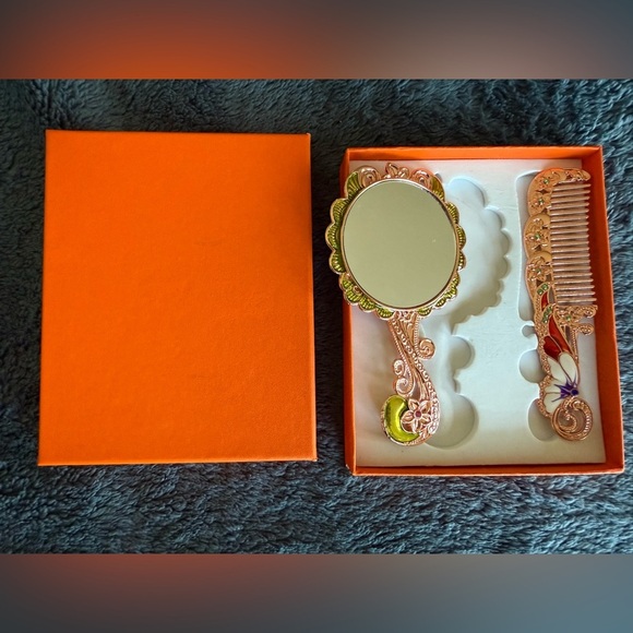 NWOT Rose gold hand mirror and comb with blue floral pattern in the original box - Picture 2 of 2